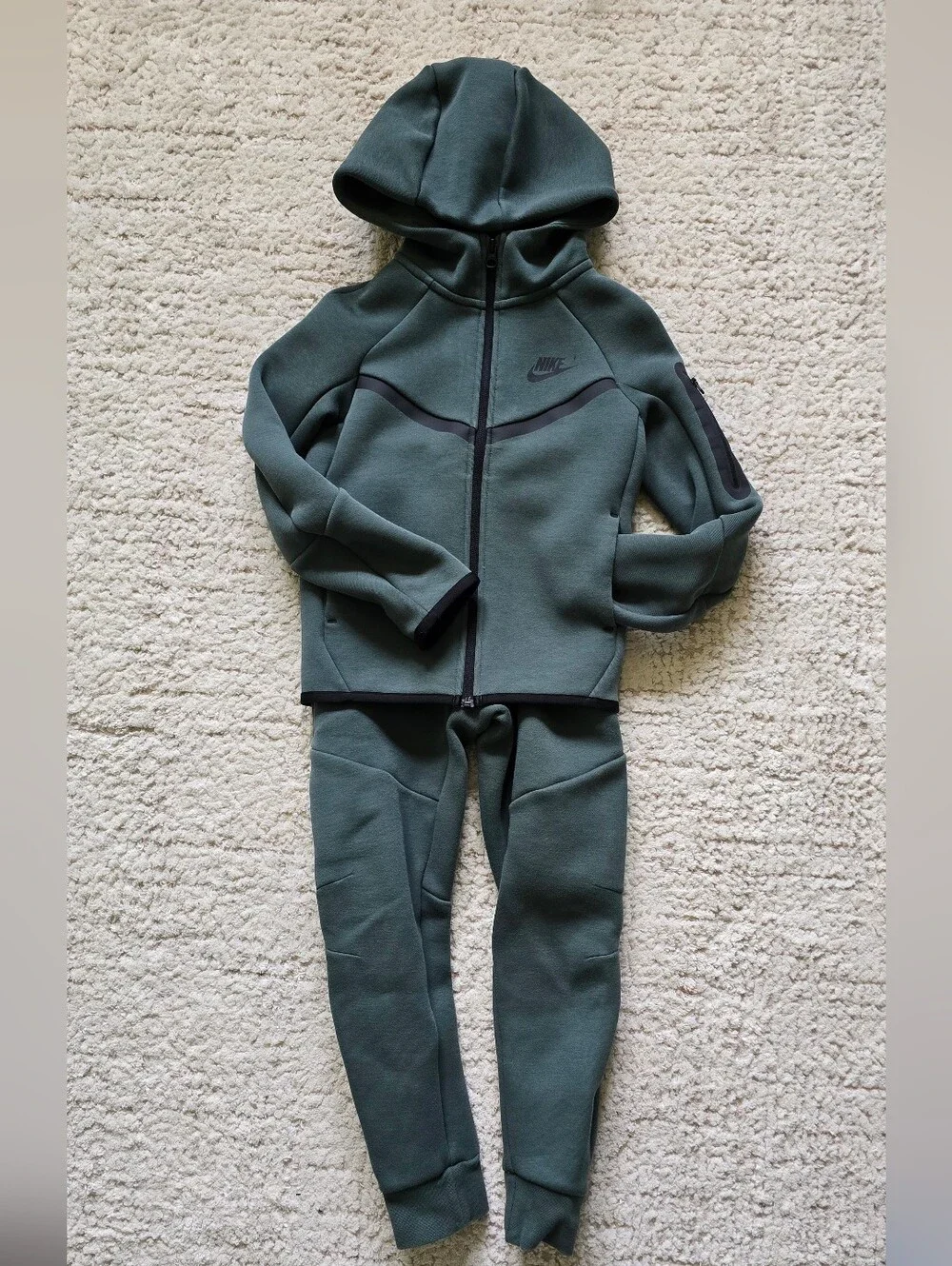 Nike Kids' Green Tech Fleece Hoodie & Jogger Pants - Picture 8 of 14